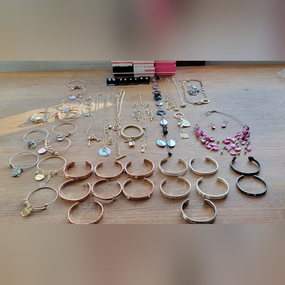 50pc Mary Kay Jewelery Set